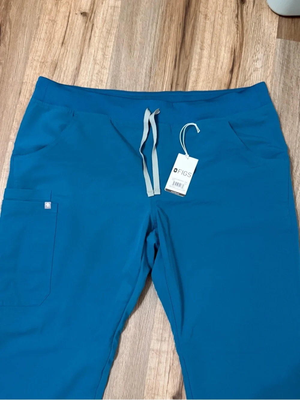 Figs Women’s Pacific Blue Kade Cargo Scrub Pants - Picture 2 of 3